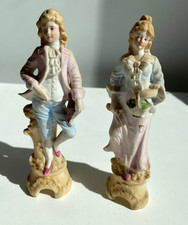 COUPLE D'ELEGANTS EN BISCUIT