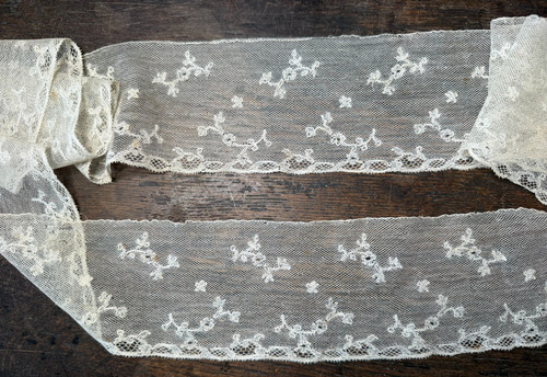 Dentelle ancienne longueur - -,