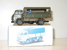 CIJ, camion saviem S7 baché militaire 2iem version sans crochet et soldat bleu B