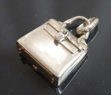 Authentique étui à pilules à breloques HERMES collier Kelly en argent sterlin...