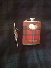 CELTE ECOSSE EPINGLE KILT ET FLASQUE TISSUS ECOSSAIS
