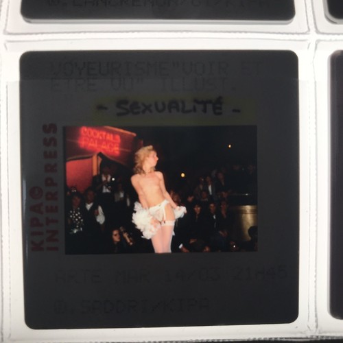 Sexe femme dénudée - -,