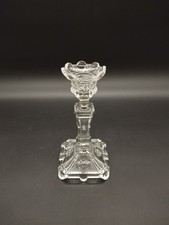 Bougeoir ancien en verre moulé Vallerysthal – décor tête de lion et fleurs