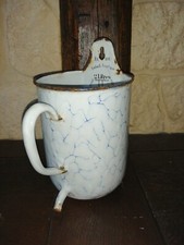 P4- Ancien broc à lavement Médical Émaillé blanc chiné Vintage déco cuisine