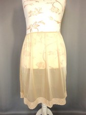 Joli Jupon vintage nylon dentelle satin beige Taille XXXL FR54 US22 UK26 EU52