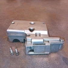 Pot d'echappement d'origine STIHL pour tronçonneuse MS 200t tres bon etat +vis