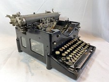 Machine à écrire De COLLECTION ROYAL Numéro 10 Avec 4 Verres  Biseautées