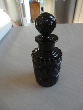 Flacon à parfum en cristal noir signé BACCARAT