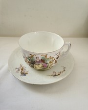 Grande Tasse et Sous Tasse à