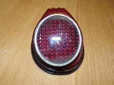 Cabochon rouge feu arrière