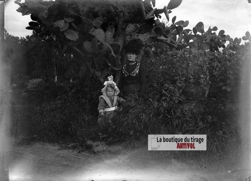 Femme jeune enfant - et,