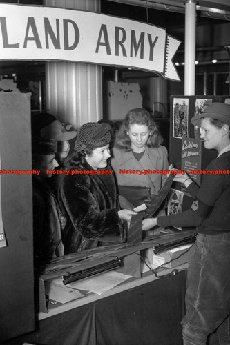 F008064 land army - f008064,