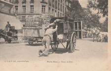 Paris-vécu, dans la rue, déménagement, transport d'une charrette à bras