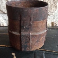 Bois  et fer plat   1  ancien  mesure  à grains  VINTAGE  1  old grain measure