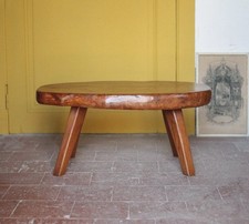 Table basse brutaliste en bois