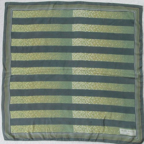 Superbe foulard jean patou - -superbe,