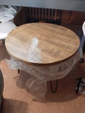 Table basse ronde en bois massif épais avec pieds en métal