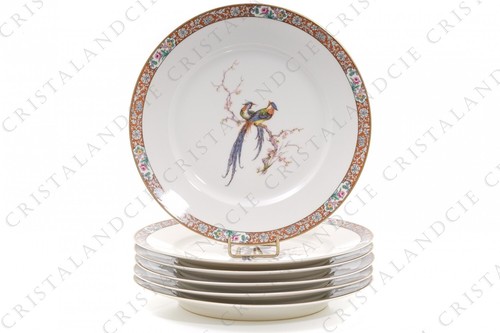 Six assiettes plates aux