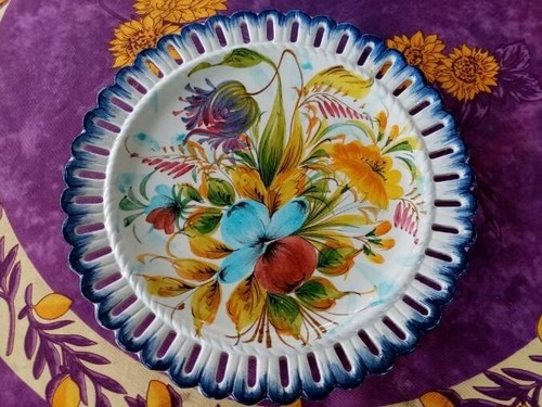 Assiette plate ajourée - plate,