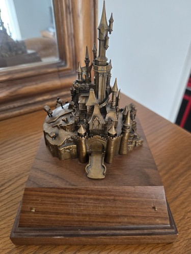 Rare statue cast member dlp - rare, 15