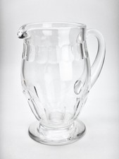 BACCARAT Broc à eau ou Pichet modèle " Harcourt " sur piédouche