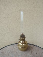 Ancienne Lampe à Pétrole en laiton IMPORTE ALLEMAGNE S/H  avec son verre