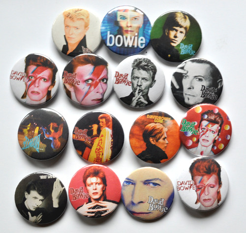 Lot ensemble badges epingle - 15,