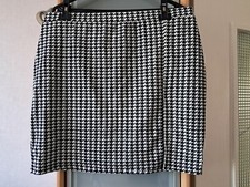 Jupe courte neuve taille 50-52 noir et blanc