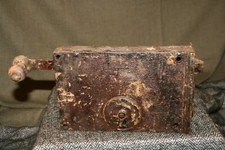 grosse serrure de porte ancienne avec sa clef qui fonctionne **