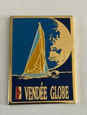53 - Pin's COURSE BATEAU  - VENDEE GLOBE AUTOUR DE LA TERRE