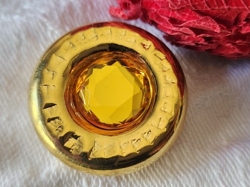 Gros bouton vintage - , en