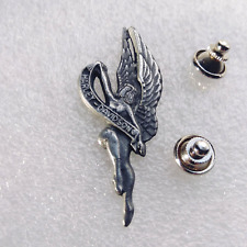 Pin's lapel pin pins Biker Moto Motor HARLEY DAVIDSON Femme ailée nue Ange Signé