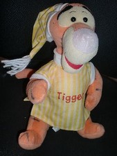 doudou peluche Tigrou en pyjama bonnet de nuit jaune DISNEY 27cm