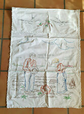 Cache torchon  Paysans brodé