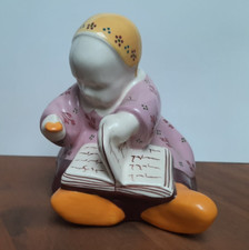 Statuette en céramique  Quimper Berthe Savigny bébé au livre en parfait état