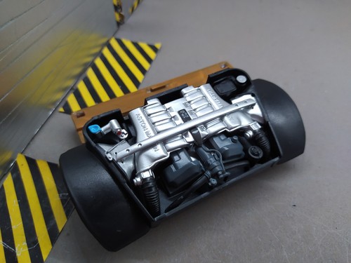 Moteur aston martin db9 - 1/18,