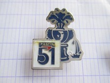 pin's PASTIS  51  (boisson  fontaine  )