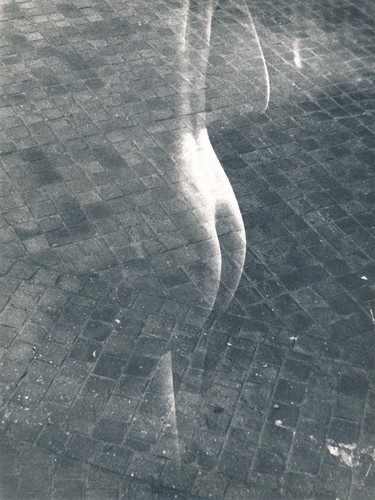 Photomontage aux pavés - :, nu