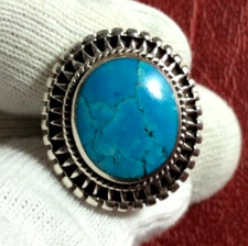 Bague en argent avec une pierre bleue turquoise