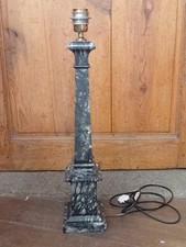 Pied de lampe en marbre noir