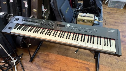 Synthétiseur piano de - de,