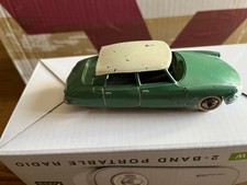 Ancienne voiture miniature