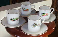 Service à café vintage en pyrex  blanc avec voitures anciennes