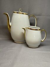 THÉIÈRE ET POT À LAIT EN PORCELAINE DE LIMOGES CHARLES AHRENFELDT BLANC ET OR