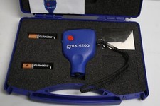 Occasion : Jauge d'épaisseur de revêtement QNix 4200 pour peinture sur acier fer