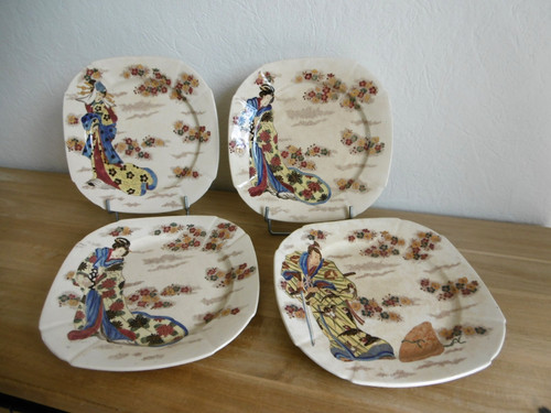 Quatre assiettes plates - quatre,