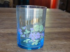 ANCIEN VERRE BLEU EMAILLE DECOR DE FLEURS VIOLETTE  AVEC INSCRIPTION  SOUVENIR