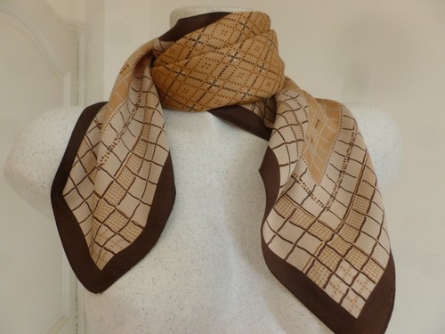 Beau foulard carre - 77, cm