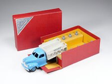 DINKY TOYS FRANCE - 25O - Camion Laitier ‘NESTLE’ Studebaker - Cabine Type 1