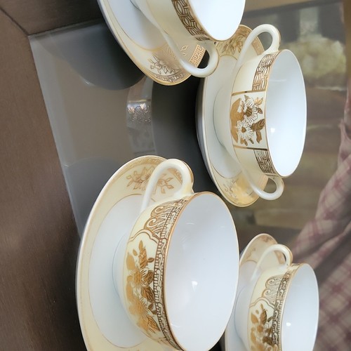 Tasses bouillon soucoupe - à,